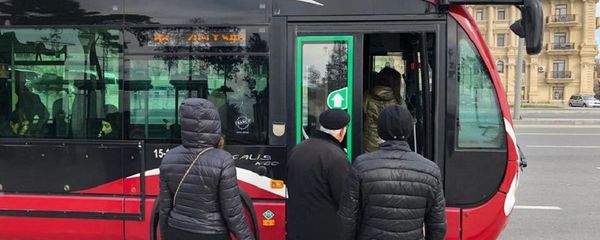 88 nömrəli müntəzəm marşrut xətti üzrə BakuBus MMC-yə məxsus müasir və komfortlu avtobuslar - Sputnik Азербайджан