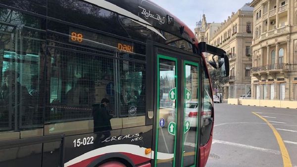 88 nömrəli müntəzəm marşrut xətti üzrə BakuBus MMC-yə məxsus müasir və komfortlu avtobuslar - Sputnik Азербайджан