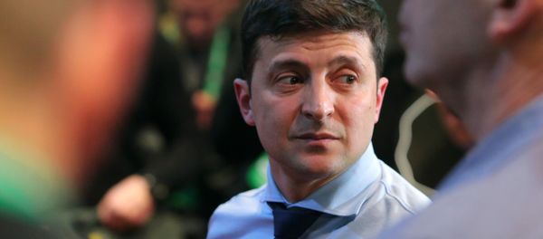 Кандидат в президенты Украины, актер Владимир Зеленский в своем избирательном штабе в Киеве - Sputnik Азербайджан
