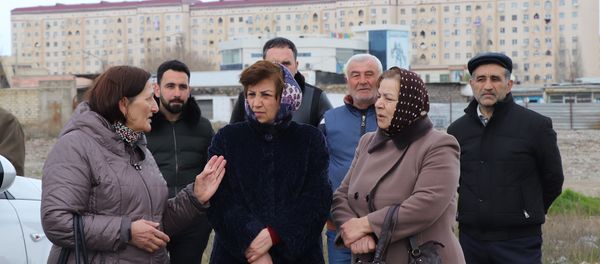 Sumqayıt Şəhərində yerləşən Şərq bazarı-nın sahibkarları - Sputnik Азербайджан