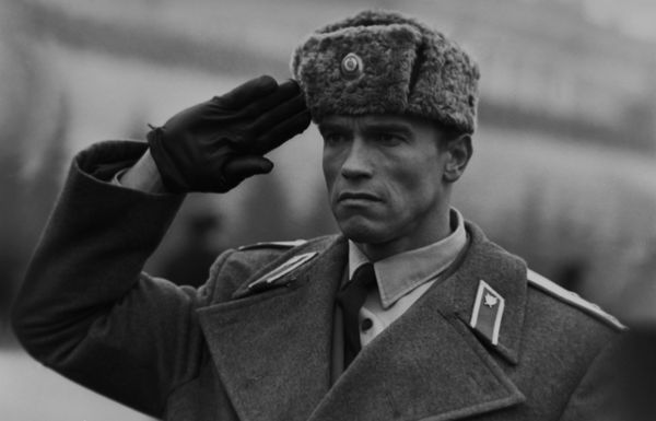 Американский актер Арнольд Шварценеггер во время съемок фильма Красная жара, 1988 год - Sputnik Азербайджан
