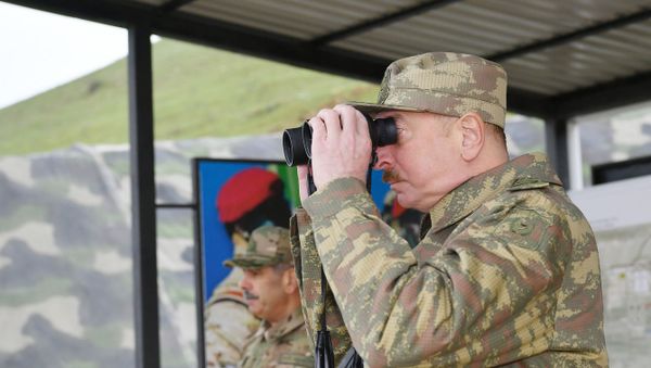İlham Əliyev Müdafiə Nazirliyinin Xüsusi Təyinatlı Qüvvələrinin N saylı hərbi hissəsində olub - Sputnik Азербайджан