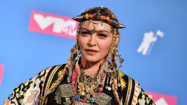 Мадонна на церемонии вручения MTV Video Music Awards 2018 года в Radio City Music Hall - Sputnik Азербайджан