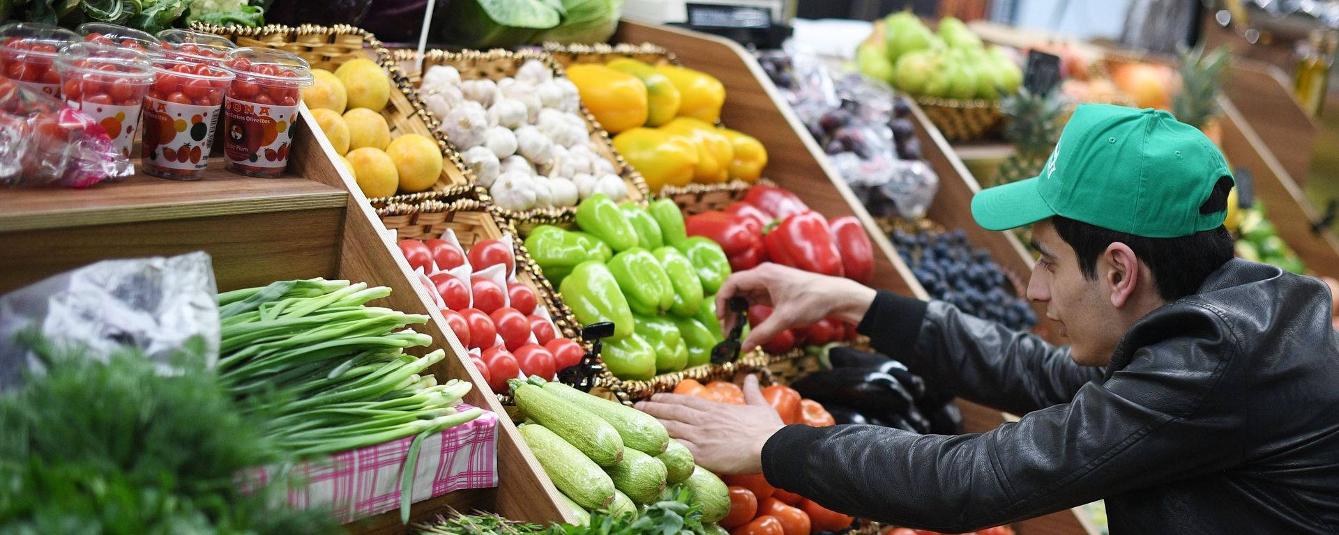 Продукты на прилавке маркета, фото из архива - Sputnik Азербайджан, 1920, 02.12.2021