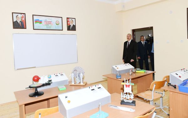 В поселке Кюрдаханы Баку состоялось открытие нового жилого комплекса для семей вынужденных переселенцев - Sputnik Азербайджан