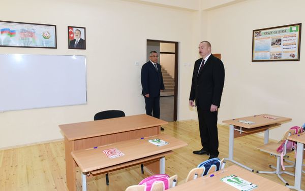 В поселке Кюрдаханы Баку состоялось открытие нового жилого комплекса для семей вынужденных переселенцев - Sputnik Азербайджан