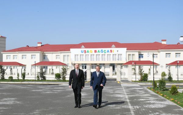 В поселке Кюрдаханы Баку состоялось открытие нового жилого комплекса для семей вынужденных переселенцев - Sputnik Азербайджан
