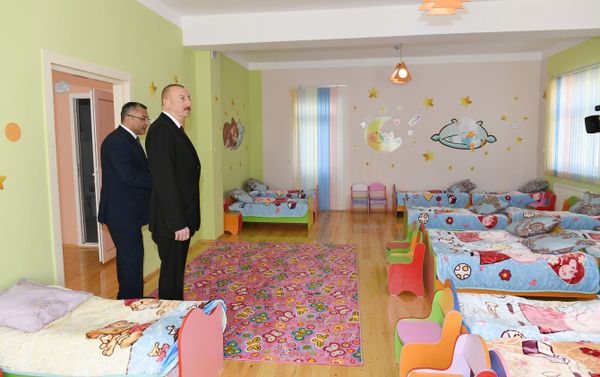 В поселке Кюрдаханы Баку состоялось открытие нового жилого комплекса для семей вынужденных переселенцев - Sputnik Азербайджан