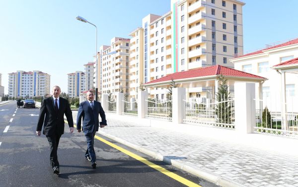 В поселке Кюрдаханы Баку состоялось открытие нового жилого комплекса для семей вынужденных переселенцев - Sputnik Азербайджан