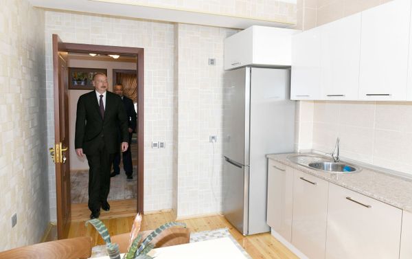 В поселке Кюрдаханы Баку состоялось открытие нового жилого комплекса для семей вынужденных переселенцев - Sputnik Азербайджан