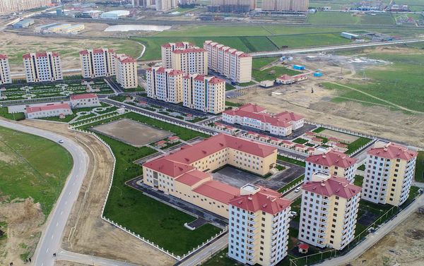 В поселке Кюрдаханы Баку состоялось открытие нового жилого комплекса для семей вынужденных переселенцев - Sputnik Азербайджан