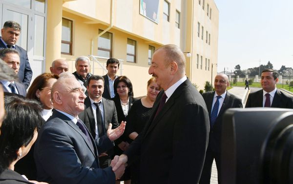 В поселке Кюрдаханы Баку состоялось открытие нового жилого комплекса для семей вынужденных переселенцев - Sputnik Азербайджан