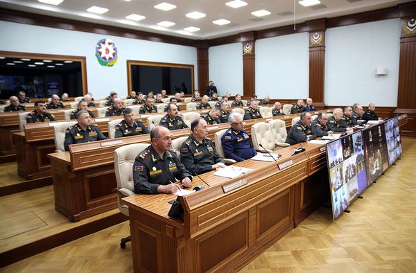 Министр обороны Азербайджана отдал приказ всем командирам - Sputnik Азербайджан