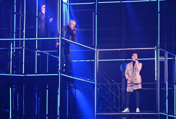 Певец Валерий Меладзе (в центре) и группа MBAND выступают на музыкальной премии Жара Music Awards - Sputnik Азербайджан