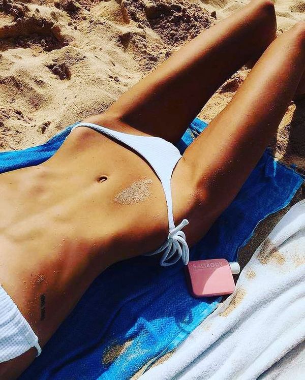 Тело особой важности: какие талии и бедра сегодня взрывают Instagram Тело особой важности: какие талии и бедра сегодня взрывают Instagram - Sputnik Азербайджан