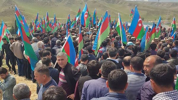  Qazax rayonu Yuxarı Salahlı kəndində dəfn mərasimi - Sputnik Азербайджан