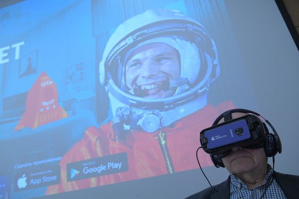 РИА Новости презентовало в Зарядье VR-проект о встрече Гагарина в Москве - Sputnik Азербайджан