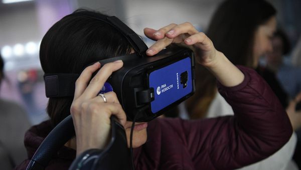 РИА Новости презентовало в Зарядье историю-реконструкцию в формате VR Валерка встречает Гагарина. - Sputnik Азербайджан