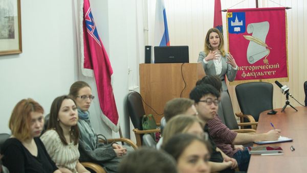 Лекция Азербайджанский ковер: история и современность директора Азербайджанского музея ковра Ширин Меликовой в МГУ  - Sputnik Азербайджан