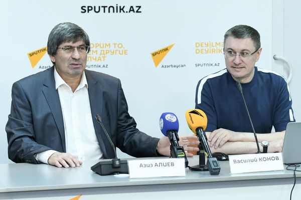 Руководитель информационного агентства Sputnik Азербайджан Азиз Алиев и исполнительный директор МИА Россия сегодня Василий Конов - Sputnik Азербайджан