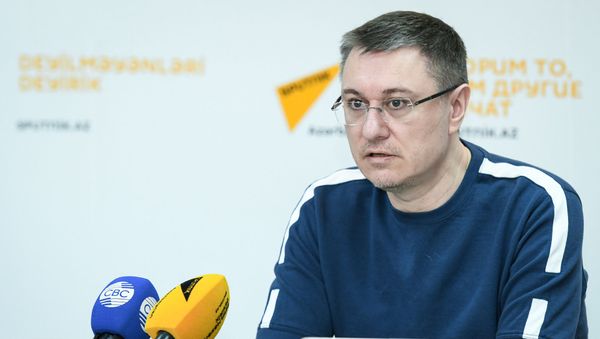 Известный журналист и спортивный комментатор, исполнительный директор МИА Россия сегодня Василий Конов - Sputnik Азербайджан