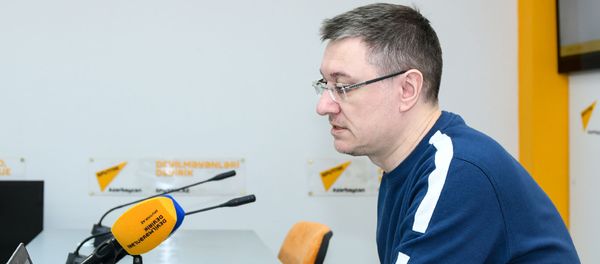 Известный журналист и спортивный комментатор, исполнительный директор МИА Россия сегодня Василий Конов - Sputnik Азербайджан