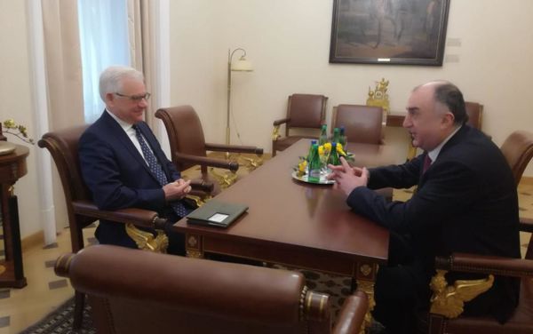 Министр иностранных дел Азербайджана Эльмар Мамедъяров встретился с польским коллегой Яцеком Чапутовичем - Sputnik Азербайджан
