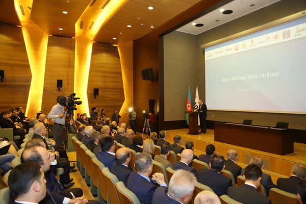 Ровнаг Абдуллаев: ожидается добыча еще более трех миллиардов баррелей нефти Ровнаг Абдуллаев: ожидается добыча еще более трех миллиардов баррелей нефти - Sputnik Азербайджан