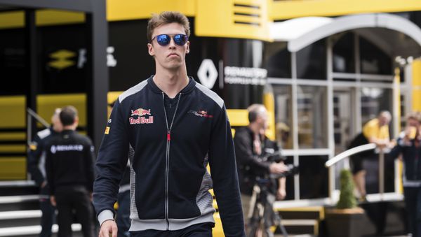Российский гонщик итальянской команды Toro Rosso Даниил Квят - Sputnik Азербайджан