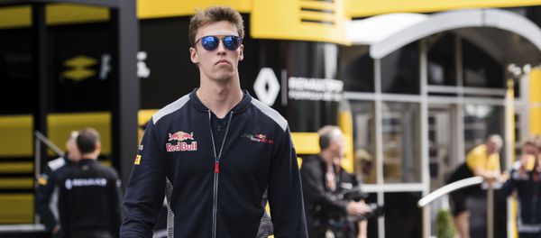 Российский гонщик итальянской команды Toro Rosso Даниил Квят - Sputnik Азербайджан