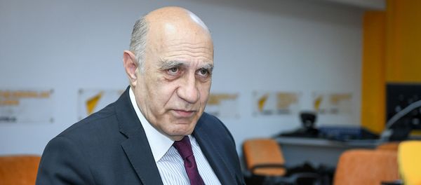 Фикрет Садыхов – политолог, профессор Университета Западный Каспий - Sputnik Азербайджан