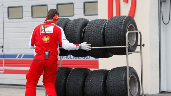 Шины для болидов Формулы-1 Pirelli  - Sputnik Азербайджан