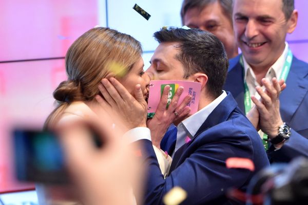 Кандидат в президенты Украины, актер Владимир Зеленский с супругой Еленой - Sputnik Азербайджан