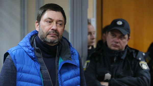 Руководитель портала РИА Новости Украина Кирилл Вышинский в Подольском районном суде (26 марта 2019). Киев - Sputnik Азербайджан