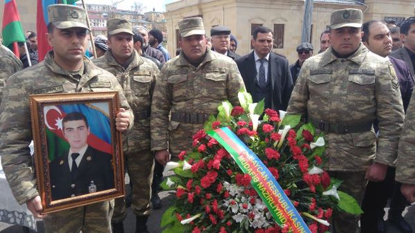 В Гяндже похоронили погибшего под лавиной азербайджанского военнослужащего - Sputnik Азербайджан