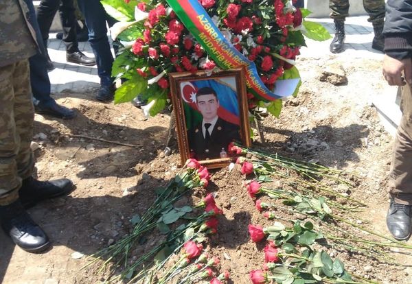 В Гяндже похоронили погибшего под лавиной азербайджанского военнослужащего - Sputnik Азербайджан
