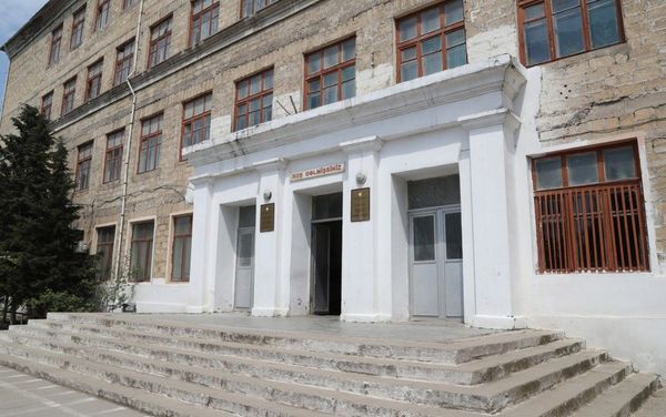 
Первый вице-президент Мехрибан Алиева ознакомилась с условиями в школе номер 32 Лачинского района - Sputnik Азербайджан