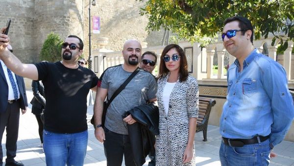 Birinci vitse-prezident Mehriban Əliyeva “İçərişəhər” Dövlət Tarix-Memarlıq Qoruğunda görülən işlərlə tanış olub - Sputnik Азербайджан