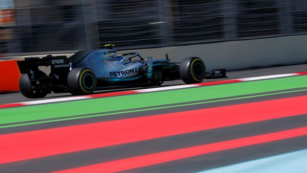 Mercedes komandasının pilotu Valteri Bottas - Sputnik Азербайджан