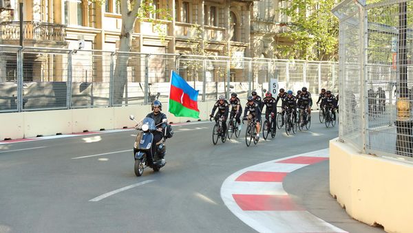 На гоночной трассе Гран при Формулы 1 SOCAR Азербайджан состоялся велопробег - Sputnik Азербайджан