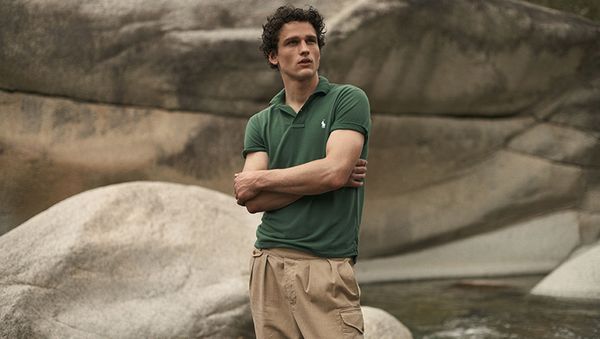 Коллекция поло Ralph Lauren созданных из переработанных пластиковых бутылок - Sputnik Азербайджан