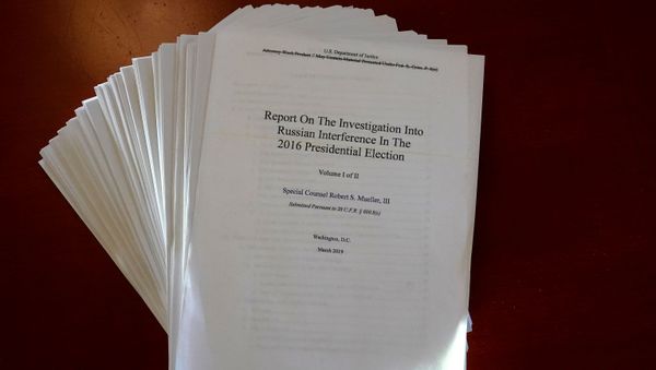Отчет Мюллера о расследовании российского вмешательства в президентские выборы 2016 года представлен в Нью-Йорке - Sputnik Азербайджан