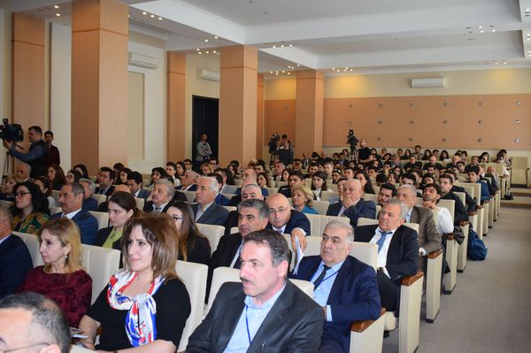 Значение промпарков для экономики Азербайджана обсудили в бакинском вузе - Sputnik Азербайджан