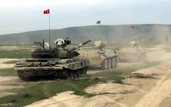 Начались совместные азербайджано-турецкие тактические учения с боевой стрельбой - Sputnik Азербайджан