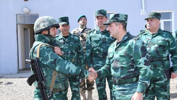  Глава погранслужбы АР проверил служебно-боевую деятельность воинской части и подразделений пограничных войск - Sputnik Азербайджан