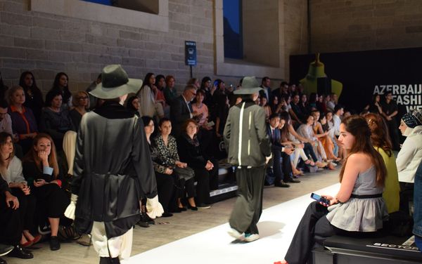 В Баку стартовала Azerbaijan Fashion Week - Sputnik Азербайджан