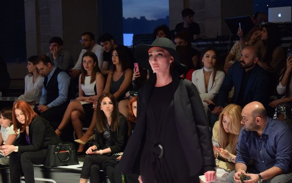 В Баку стартовала Azerbaijan Fashion Week - Sputnik Азербайджан