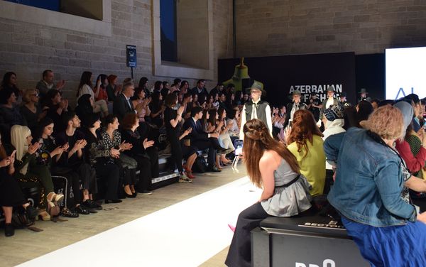 В Баку стартовала Azerbaijan Fashion Week - Sputnik Азербайджан