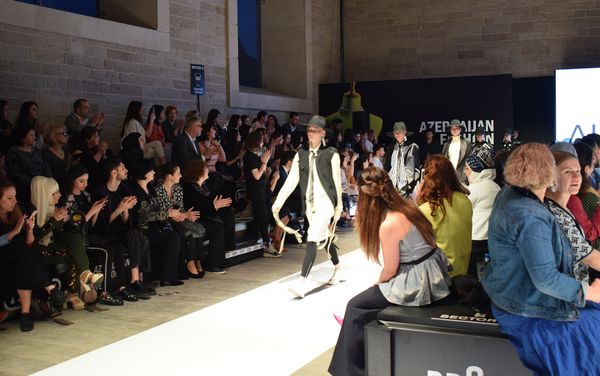 В Баку стартовала Azerbaijan Fashion Week - Sputnik Азербайджан