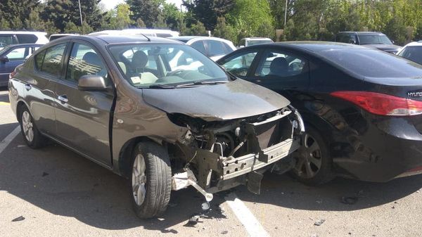 В Баку пьяный мужчина устроил дорогое шоу на чужом автомобиле - Sputnik Азербайджан